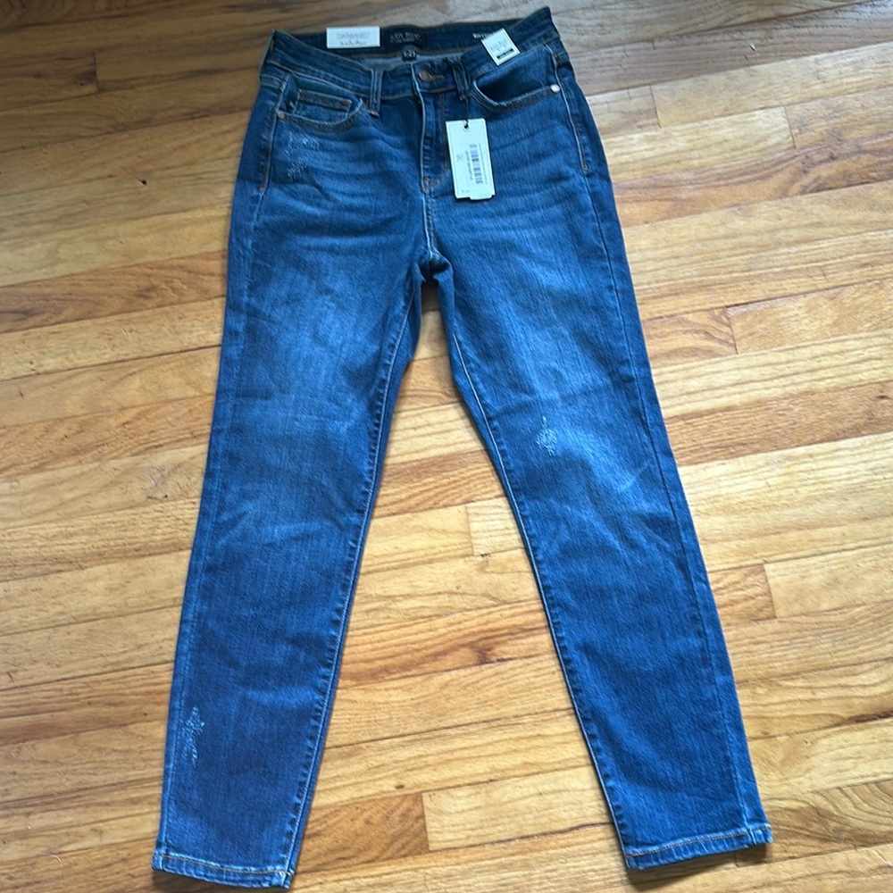 Judy Blue Mid Rise Everyday Essential Relaxed Fit Jeans